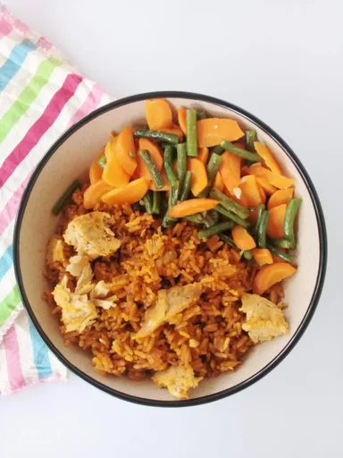 Jollof with tuna, carrots and green beans