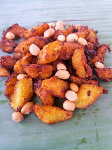 Kelewele (Spicy fried plantains)
