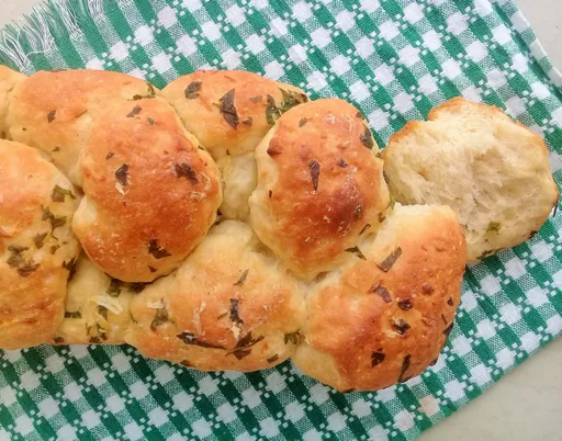 Pull-Apart Garlic Bread