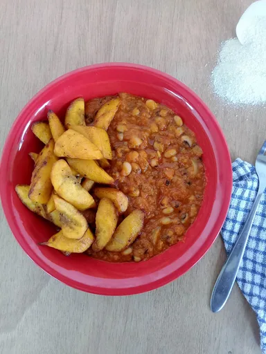 Red red recipe (black eyed pea stew with fried plantains)