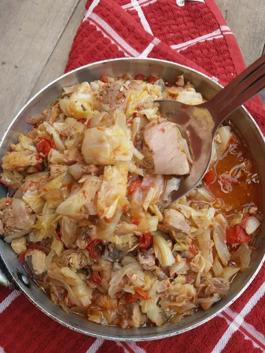 Tuna cabbage stew