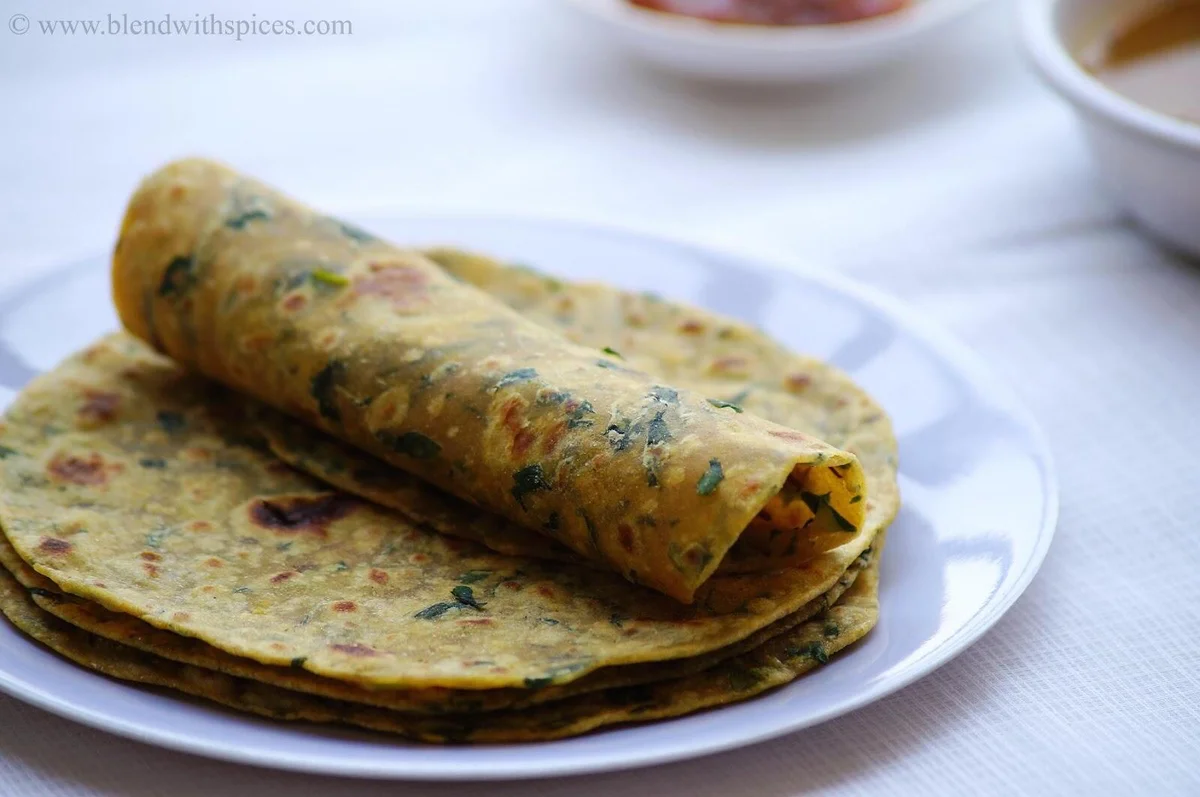 Methi Ka Paratha / Fenugreek Leaves Paratha Recipe