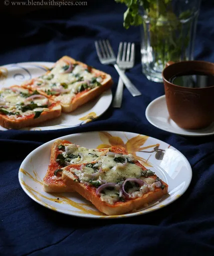 Spinach Bread Pizza Recipe