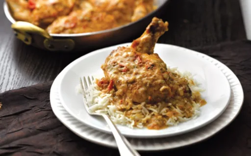 Pollo picante con leche de coco