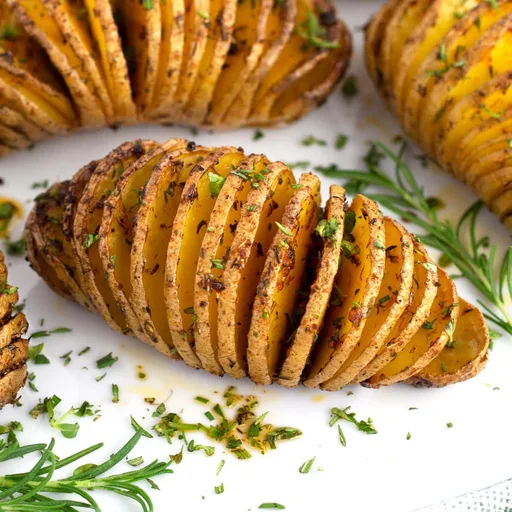 Crispy Hasselback Potatoes (w/ Yukon Gold Potatoes)