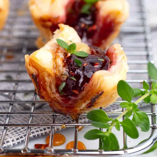 Hot Honey Brie Bites Recipe (With Puff Pastry)