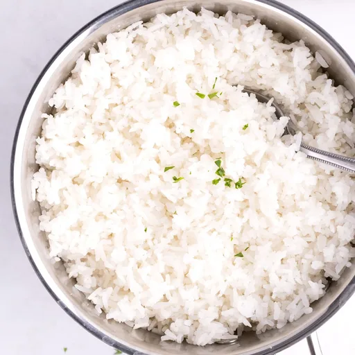 Cómo hacer arroz jazmín en la estufa (¡fácil y esponjoso!)