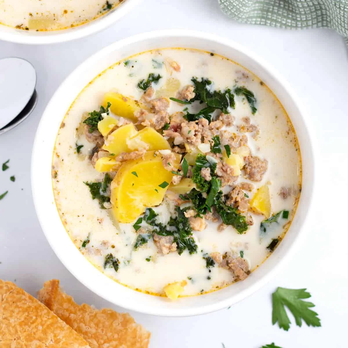 Soupe facile aux saucisses et aux pommes de terre (tout-en-un)
