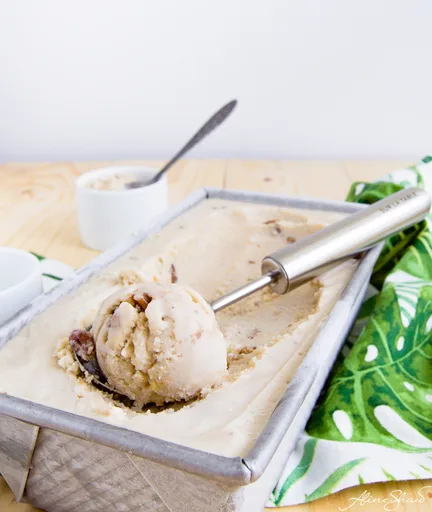Helado de plátano y nueces pecanas