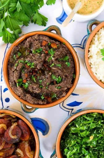Brazilian Black Bean Puree (Tutu a Mineira)