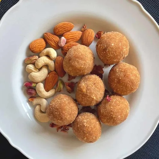 Ariyunda | Sweet Rice and Coconut Balls