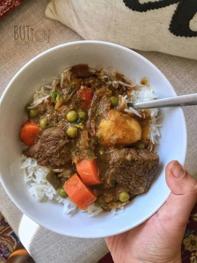 Gulasch de ternera con cilantro (inspirado en la cocina peruana)