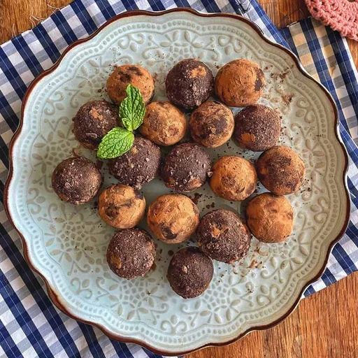 Bolitas de Chocolate y Dátiles
