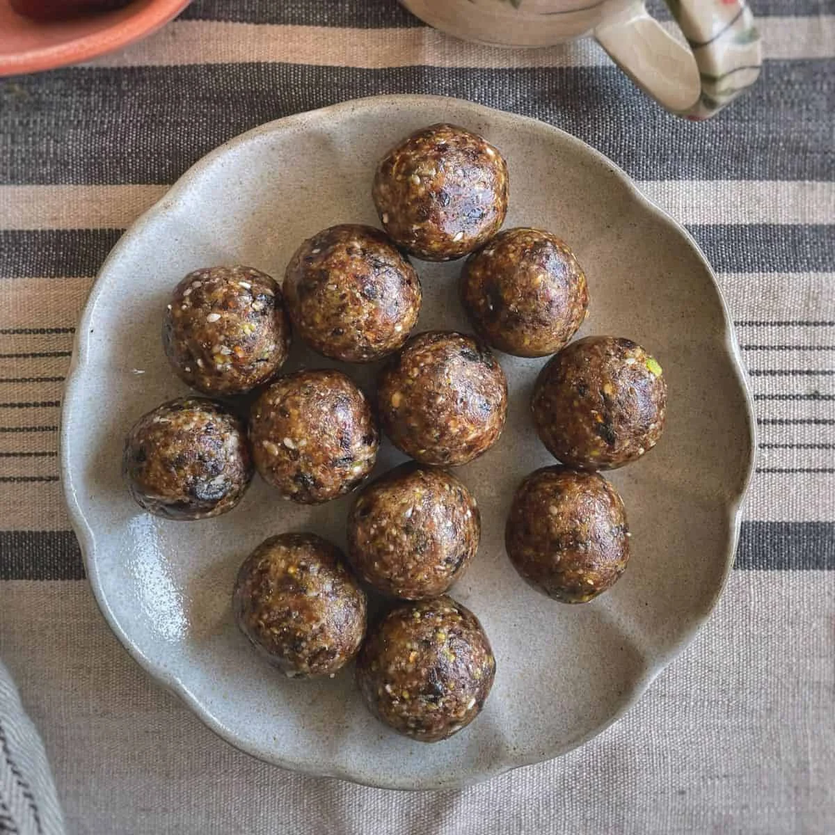 Date Energy Balls without oats