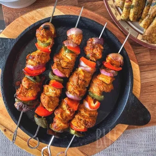 Brochetas caseras de pollo tikka para sartén y horno
