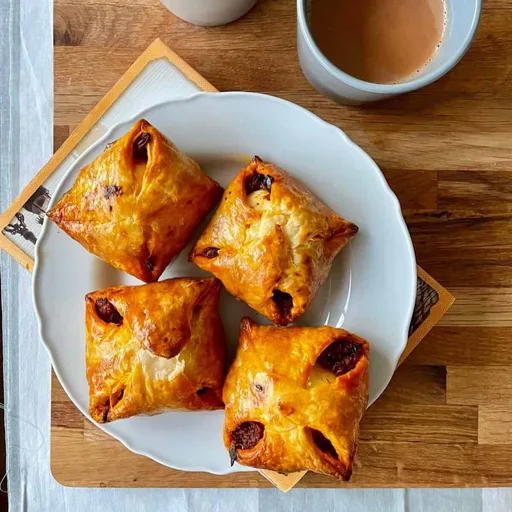 Egg Puff Recipe (Kerala Bakery Style Mutta Puffs)