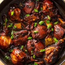Pollo al adobo (estilo filipino)
