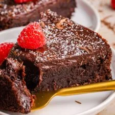 Fudgy Flourless Chocolate Cake