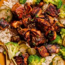 Bol de arroz con salmón, soja, jengibre y miso