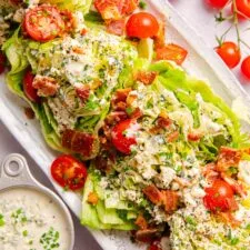 Ensalada clásica de lechuga iceberg