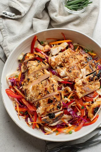 Ensalada crujiente de pollo al sésamo