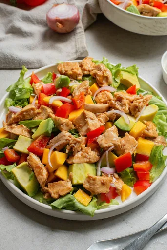 Ensalada de pollo con miel picante y ajo