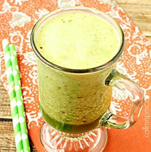 Batido de espinacas, albaricoque y aceite de coco