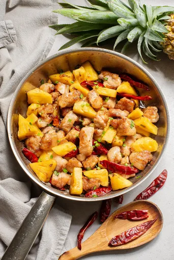 Cerdo a la piña con miel a la sartén