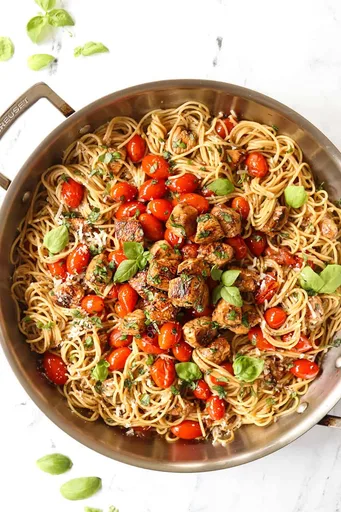 Pasta con pollo a la bruschetta