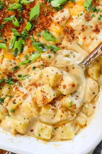 Patatas cortadas en dados con queso