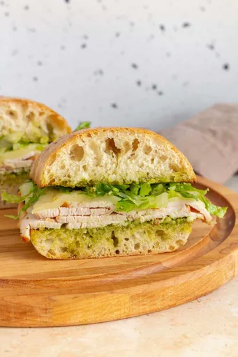 Sándwich de Pavo al Pesto