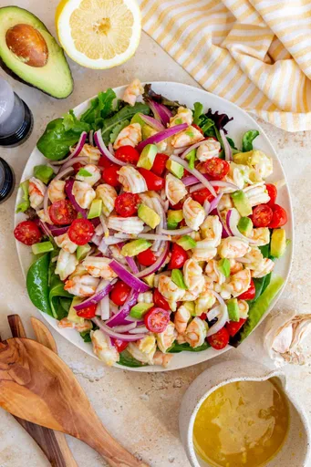 Ensalada de aguacate y langostinos