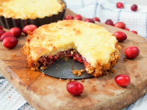 Tarta salada de arándanos rojos y queso