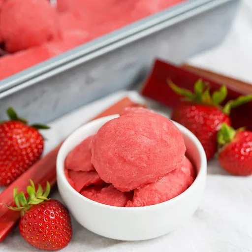 Sorbete de fresa y ruibarbo