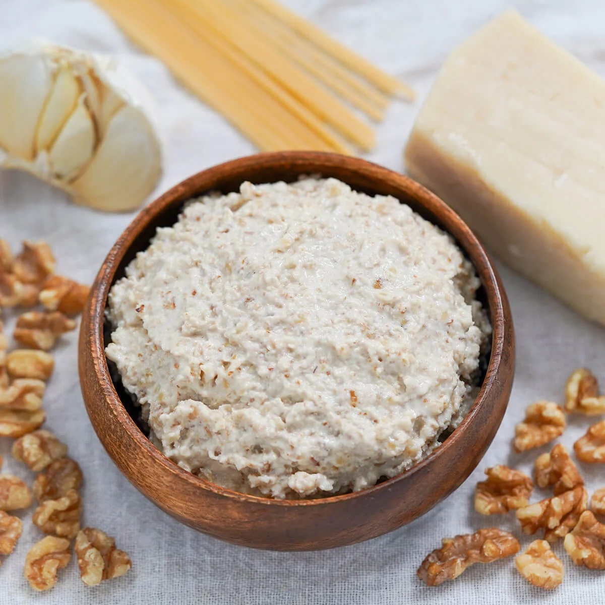Walnut sauce (salsa di noci)