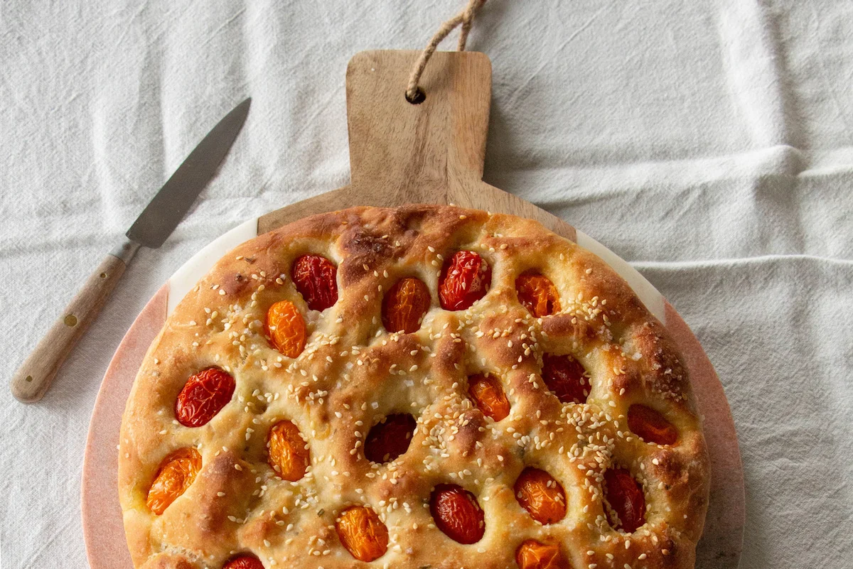 Focaccia with cherry tomatoes and bacon
