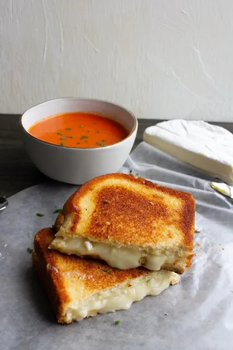 Sándwich de queso Brie a la plancha