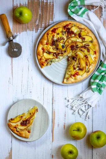 Apple Gorgonzola Pizza