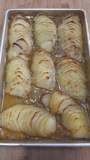 Patatas y cebolla especiadas en abanico