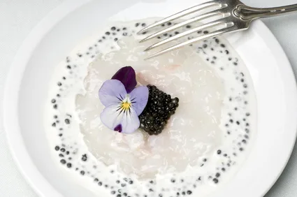 Carpaccio de Saint Jacques et caviar