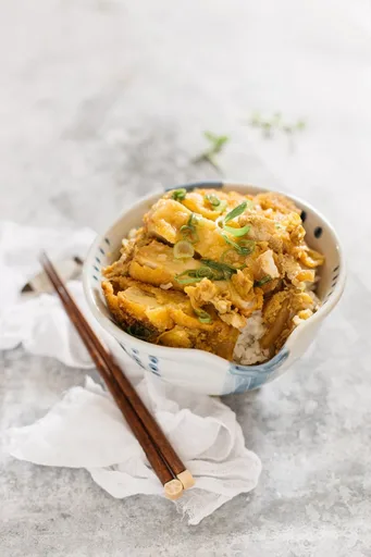 Katsudon (Deep Fried Pork Cutlets Rice Bowl) カツ丼