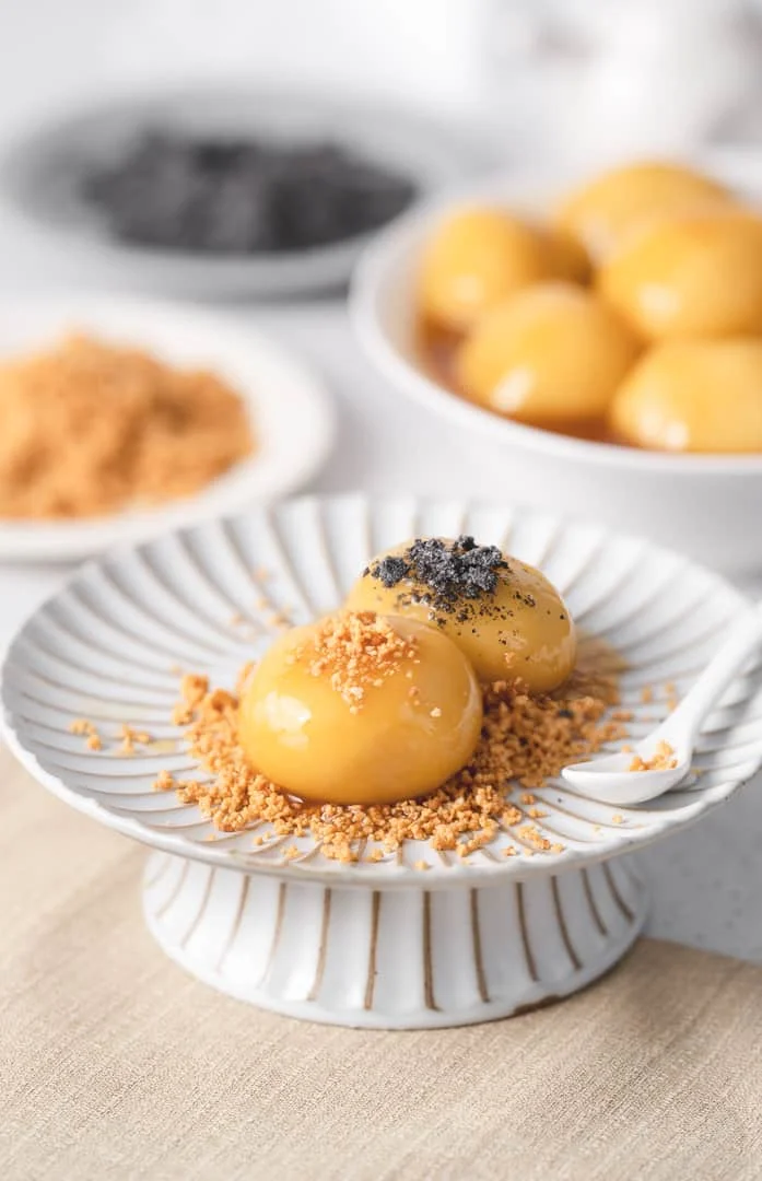 Vegan Taiwanese hot mochi with peanut and sesame