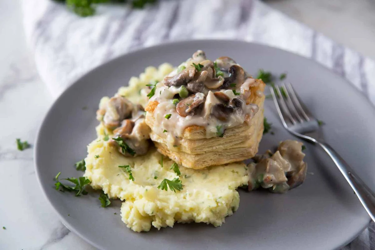 Vol-au-vent au poulet et aux champignons &raquo; Cinq Fourchettes