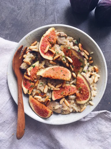 Risotto de champiñones, higos y queso de cabra