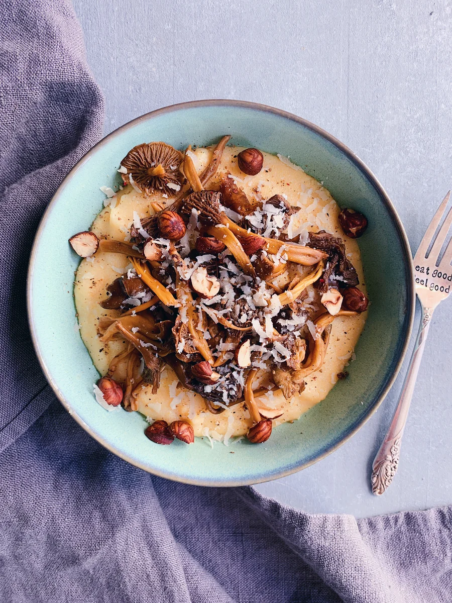 Polenta crémeuse au parmesan et chanterelles