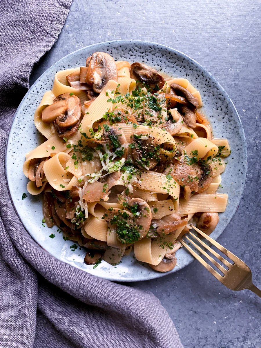 Pappardelle aux champignons et oignons caramélisés