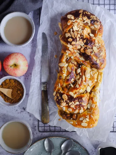 Babka aux pommes caramélisées