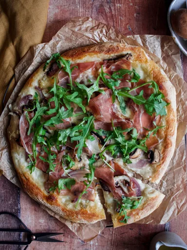 Pizza blanche au gorgonzola et champignons