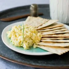 Pasta de huevo duro