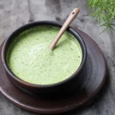 Salsa de perejil o cilantro para picoteo